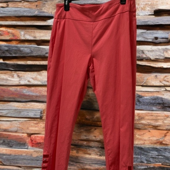 Attyre Coral Capri's-Size 10-Go-To for Summer EUC - Picture 2 of 7